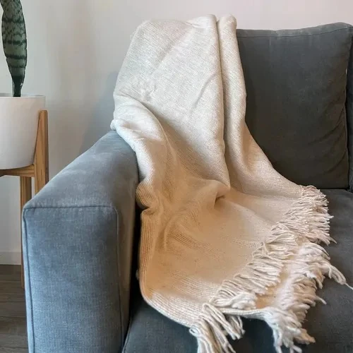 Cream rustic woven sofa throw with long fringes, 170 x 200 cm
